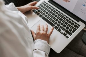 pexels-vlada-karpovich-4050287